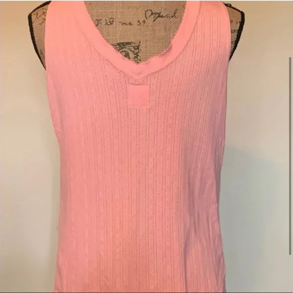 Cute sleeveless top-Never worn! - Picture 3 of 3
